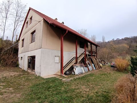 Eladó Ház 2064 Csabdi , Csendes természetközeli utcában