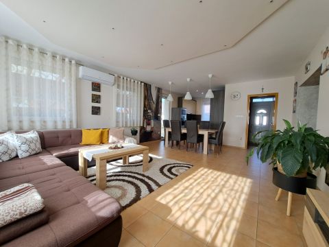 Eladó Ház 6500 Baja , Közkedvelt helyen 