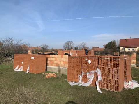 Eladó Telek 2735 Dánszentmiklós Benzinkút közelében