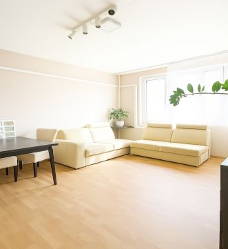 Eladó Lakás 1158 Budapest 15. kerület , Drégelyvár utca felújítandó 3 szobs, erkélyes lakás