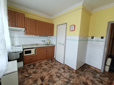 Eladó Lakás 6000 Kecskemét Erkélyes, földszinti tégla lakás eladó a Gizella téren!