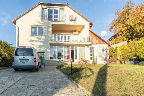 Eladó Ház 2096 Üröm 