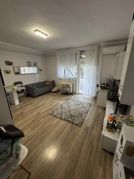 Eladó Lakás 6000 Kecskemét , Amerikai konyhás, 2 szobás, erkélyes otthon eladó + GARÁZS