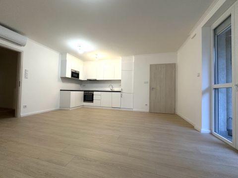 Eladó Lakás 1076 Budapest 7. kerület , Gépesített, felújított, erkélyes lakás garázzsal ELADÓ***