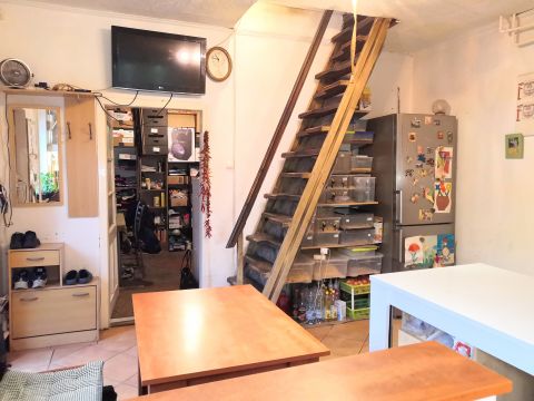 Eladó Ház 1152 Budapest 15. kerület Rákospalotán, 3 lakásos udvar, nappali + 4 szoba, saját kert