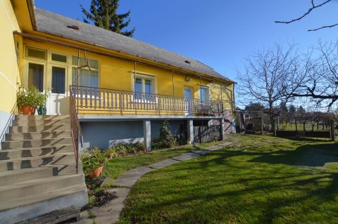 Eladó Ház 8425 Lókút , csendes környezet