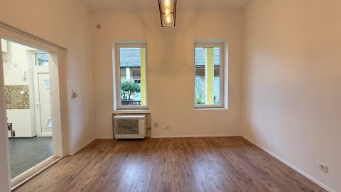 Eladó Lakás 1153 Budapest 15. kerület XV, Rákospalota, TELJESKÖRŰEN FELÚJÍTOTT GARZON.