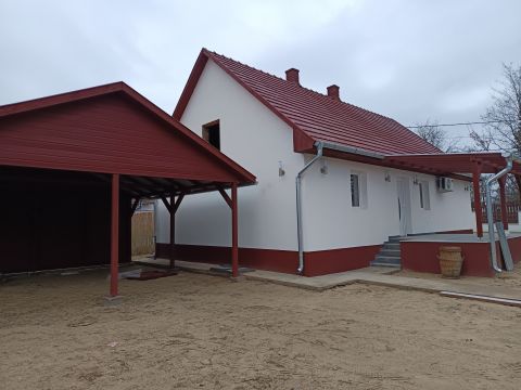 Eladó Ház 2764 Tápióbicske , Tápióbicske központtól néhány percre 3 szobás tégla ház