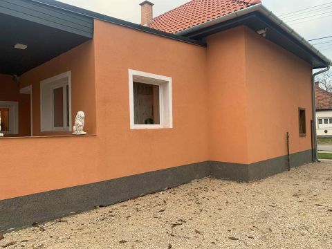 Eladó Ház 2490 Pusztaszabolcs Vasútállomás közelében, központi helyen