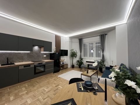 Eladó Lakás 1146 Budapest 14. kerület , Eladó felújított, berendezett emeleti lakás a Bosnyák térnél