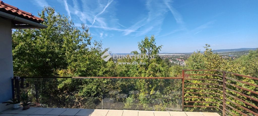 2051 Biatorbágy , Panorámás otthon nagy telekkel Szarvashegyen! — 1/19