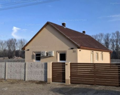 Eladó Ház 2711 Tápiószentmárton , Tápiószentmárton benzinkút  közelében 3 szobás ház eladó 
