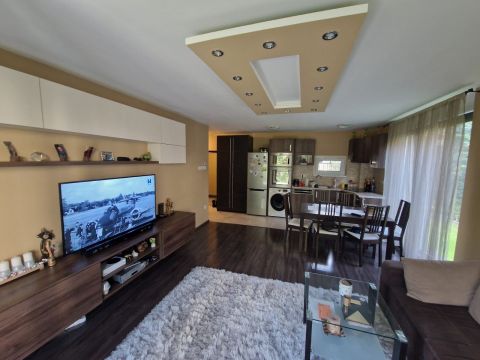 Eladó Lakás 1148 Budapest 14. kerület , Csernyus utca, luxus, terasz, kert, garázs, tároló! 