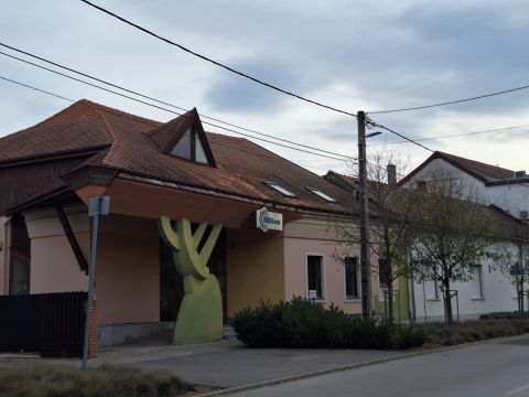 Eladó Telek 7773 Villány === Villány központjában  társasház épitésére telek===