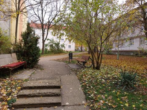 Kiadó Lakás 2840 Oroszlány 35 m2-es, magasföldszinti, egyszobás, jó állapotú kiadó.