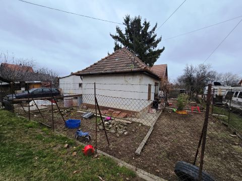 Eladó Telek 2030 Érd SAROKTELEK VÍZZEL, VILLANNYAL, CSATORNÁVAL