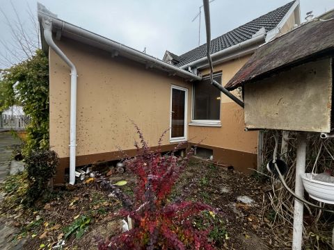 Eladó Ház 6000 Kecskemét KIVÁLÓ HELYEN található családi ház!