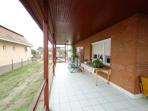 Eladó Ház 2721 Pilis Csendes de mégis frekventált helyen