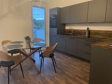 Kiadó Lakás 2000 Szentendre 