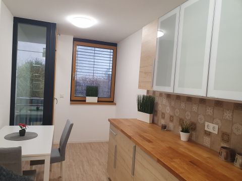 Kiadó Lakás 1085 Budapest 8. kerület , Palota negyedben-  erkélyes, újszerű lakás