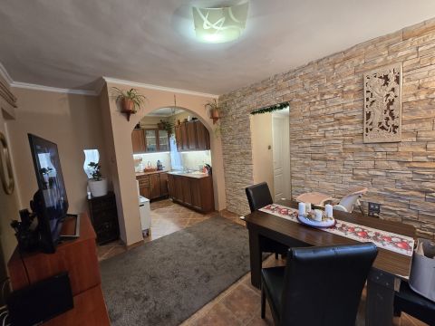 Eladó Ház 2220 Vecsés , Market Central