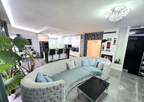 Eladó Ház 2051 Biatorbágy 2 medencés Luxus Otthon Biatorbágy kedvelt részén!