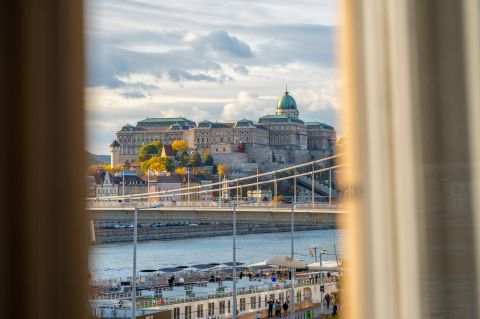 Eladó Lakás 1056 Budapest 5. kerület , Dunai Panorámás Lakás két bejárattal