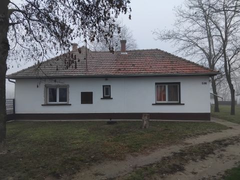Eladó Ház 6050 Lajosmizse Lajosmizsén eladó tanya mezőgazdasági területtel együtt