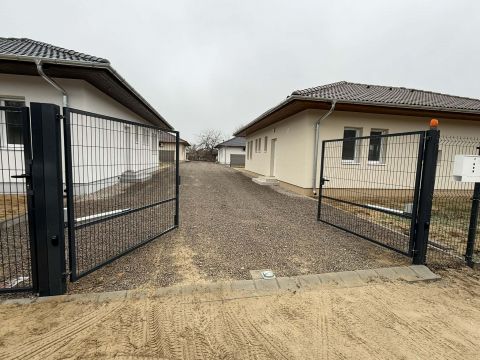 Eladó Ház 6000 Kecskemét , Kecskemét Katonatelepen új építésű  családi ház eladó