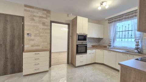 Kiadó Ház 6000 Kecskemét , Újépítésű nappali+4 szobás ikerház, garázzsal kiadó!