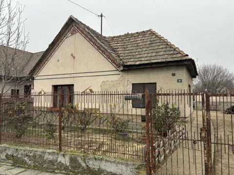 Eladó Ház 2371 Dabas , Felújítandó ingatlan Dabas-Sári Fő úton