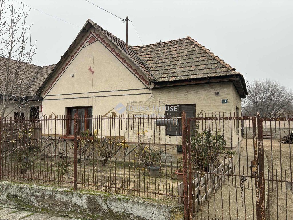 2371 Dabas , Felújítandó ingatlan Dabas-Sári Fő úton — 1/13
