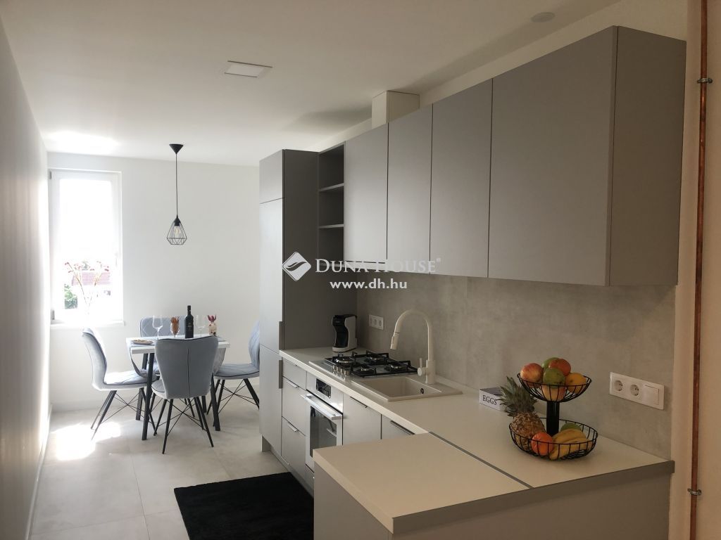 7626 Pécs — 1/12
