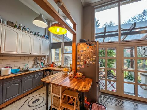 Eladó Lakás 1102 Budapest 10. kerület , Felújított, belső kétszintes lakás, garázzsal, tárolóval