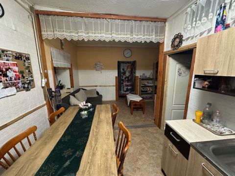 Eladó Ház 2421 Nagyvenyim , Nagyvenyim frekventált részén