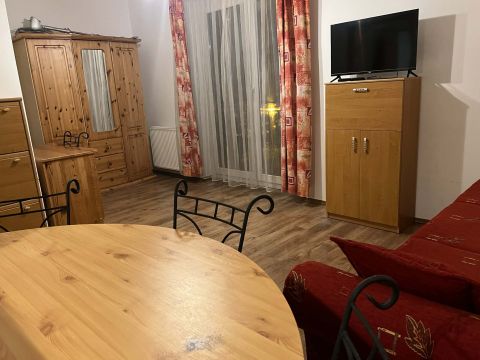 Kiadó Lakás 1117 Budapest 11. kerület XI. kerület központi részén, bútorozott garzonlakás!