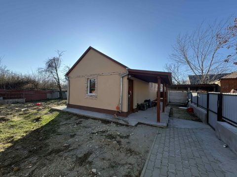 Eladó Ház 2376 Hernád Felújított 2 szoba + nappalis kis ház Hernádon