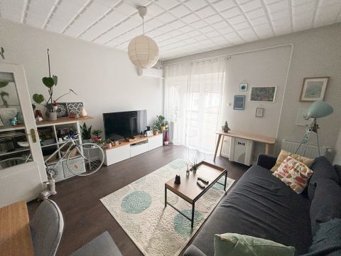 Eladó Lakás 8600 Siófok belváros közeli, erkélyes, 1 emeleti felújított lakás