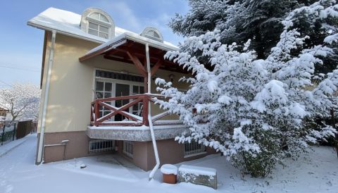 Eladó Ház 1163 Budapest 16. kerület , Sashalom, csöndes utcában Azonnal költözhető családi ház