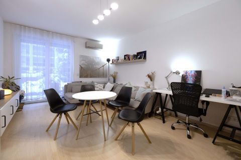 Eladó Lakás 1081 Budapest 8. kerület János Pál Pápa tér közvetlen közelében