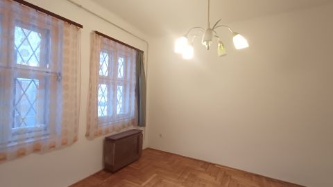 Eladó Lakás 1047 Budapest 4. kerület , Újpest központban, két külön nyíló szobás, kertrésszel