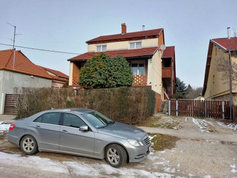 Eladó Lakás 9495 Kópháza , Kópházán eladó 56m2-es, kertes lakás (családi ház emeletén)