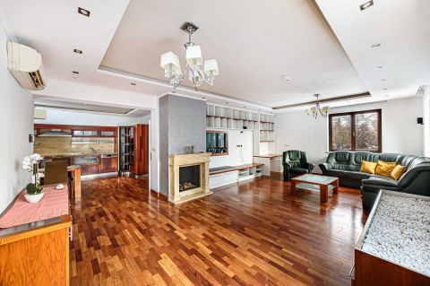 Eladó Ház 1112 Budapest 11. kerület , **SASAD KEDVELT UTCÁJÁBAN AMERIKAI KONYHÁS NAPPALI+4 HÁLÓS**