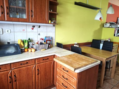 Eladó Ház 3200 Gyöngyös , Főiskola  közelében csendesebb utcában