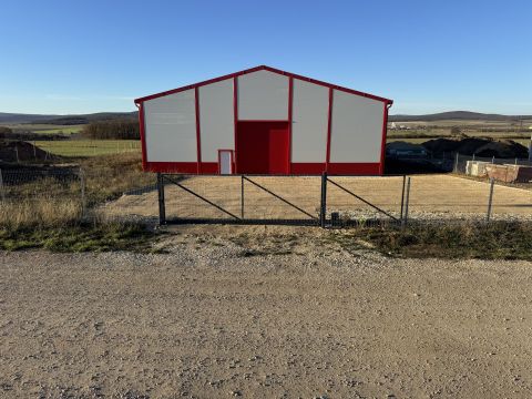 Kiadó Ipari 8246 Tótvázsony FODOR IPARI parkaban 1000 nm es csarnok