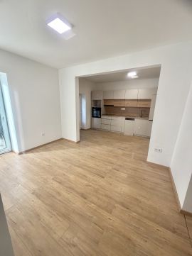 Eladó Lakás 7625 Pécs Mecsekoldalon KERTKAPCSOLATOS 2 SZOBA+NAPPALIS lakás