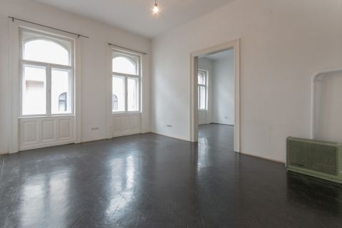 Eladó Lakás 1073 Budapest 7. kerület , Kertész utcában magas emeleti műterem hangulatú lakás!