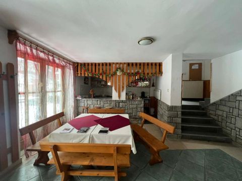 Eladó Vendéglátás 2009 Pilisszentlászló , 2009 Pilisszentlászló, Pilisi parkerdészet