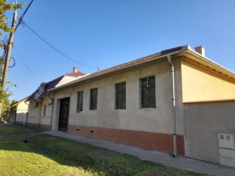 Eladó Lakás 5600 Békéscsaba 