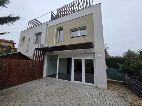 Kiadó Lakás 1031 Budapest 3. kerület Aranyhegy kedvelt lakóparkjában 3 szintes, panorámás lakás 